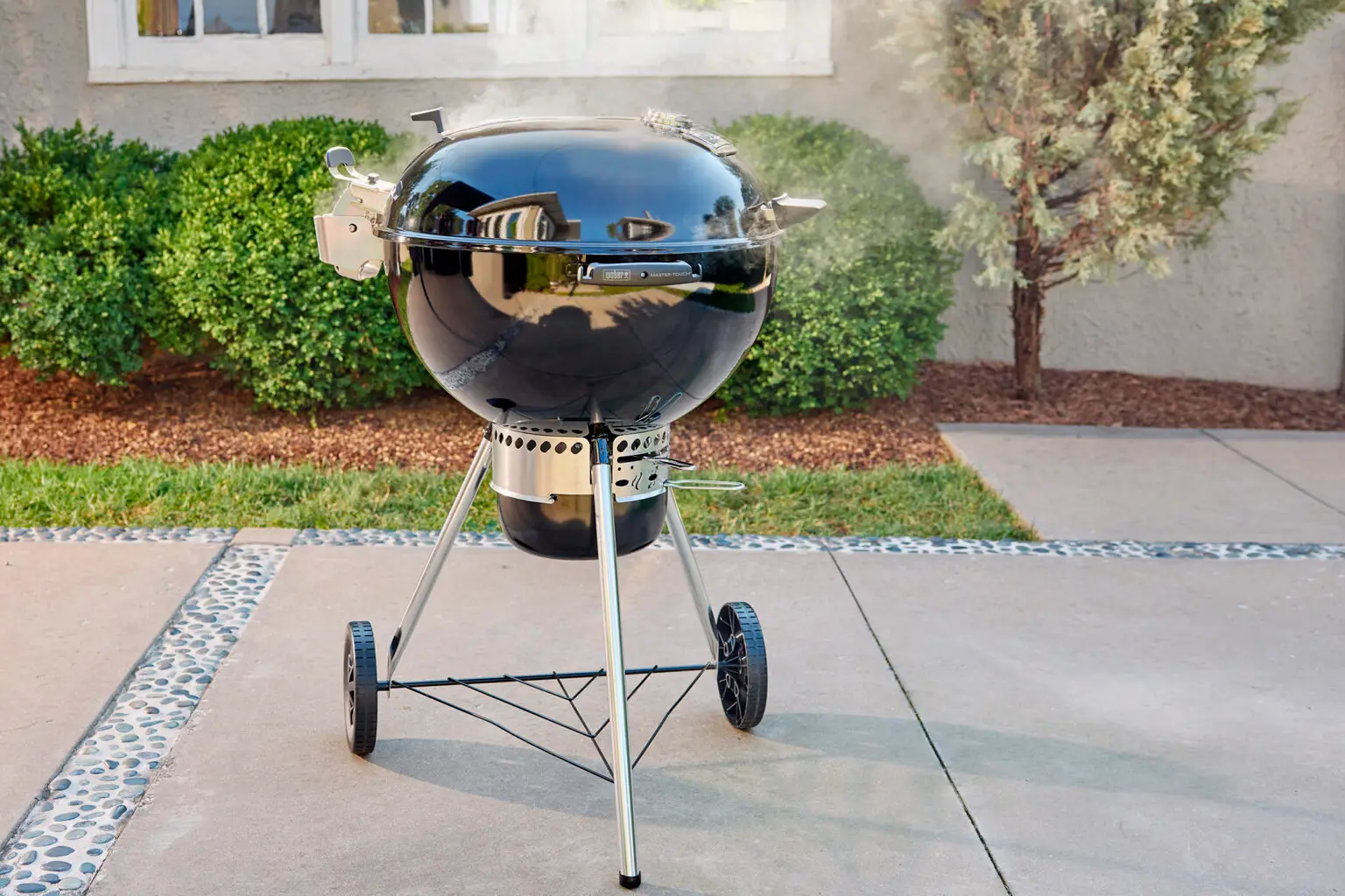 Weber_HolzKohle_MasterTouch_2026_003